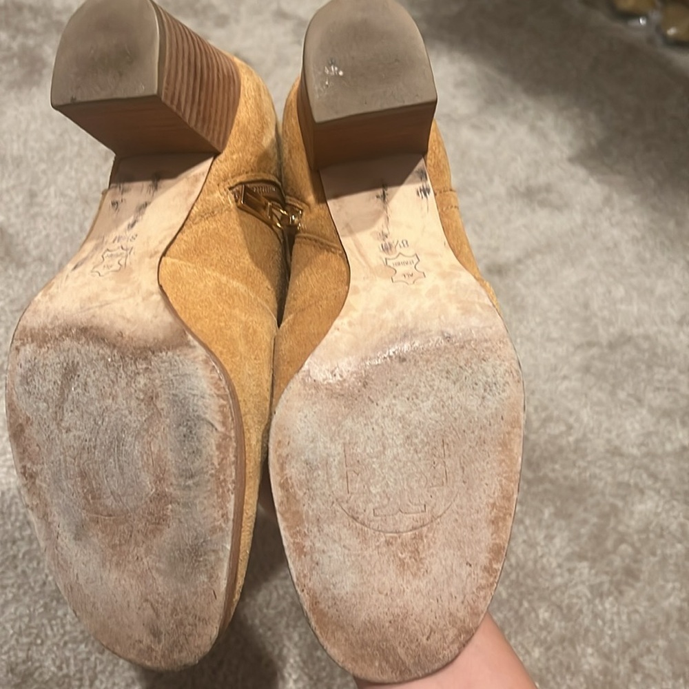 Tory Burch suede ankle boot. - Picture 15 of 16